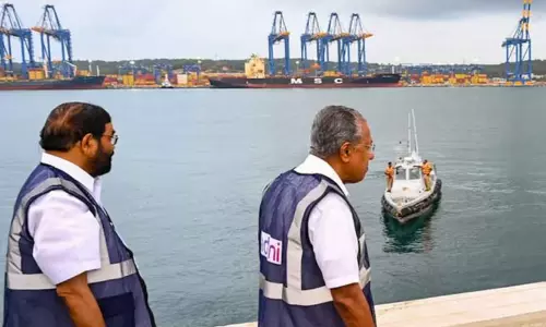 വിഴിഞ്ഞം രണ്ടാംഘട്ട നിര്മാണോദ്ഘാടനം മുഖ്യമന്ത്രി നിർവഹിച്ചു വിഴിഞ്ഞം രണ്ടാംഘട്ട നിര്മാണോദ്ഘാടനം മുഖ്യമന്ത്രി നിർവഹിച്ചു