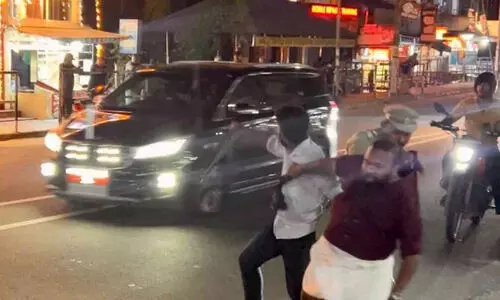 കിളിമാനൂരിൽ മുഖ്യമന്ത്രിക്ക് യൂത്ത് കോൺഗ്രസിന്‍റെ കരിങ്കൊടി