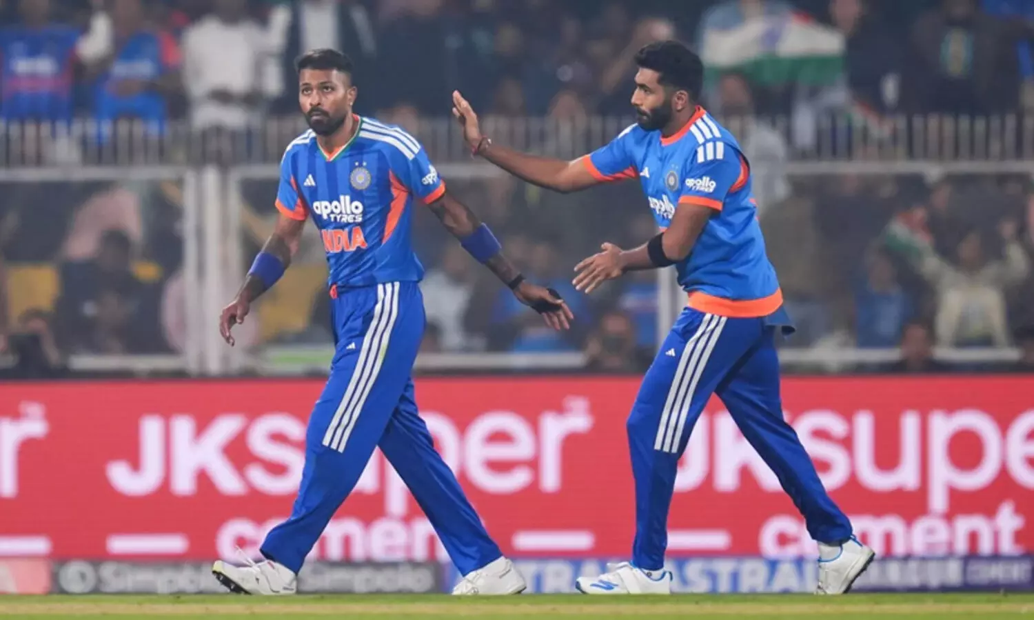 ന്യൂസിലൻഡിനെ പിടിച്ചുകെട്ടി ഇന്ത്യ, 154 റൺസ് വിജയലക്ഷ്യം; ബുംറക്ക് മൂന്നു വിക്കറ്റ്