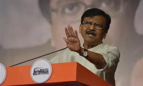 ഉദ്ധവ് സേന വിഭാഗത്തിൽ നിന്നുള്ള നാല് കൗൺസിലർമാരെ കാണാനില്ല; മഹാരാഷ്ട്രയിൽ നാടകം തുടരുന്നു ഉദ്ധവ് സേന വിഭാഗത്തിൽ നിന്നുള്ള നാല് കൗൺസിലർമാരെ കാണാനില്ല; മഹാരാഷ്ട്രയിൽ നാടകം തുടരുന്നു