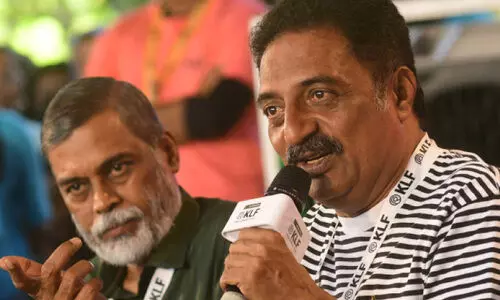 ഒരു നടൻ മറ്റൊരു നടന്‍റെ സിനിമയെ പ്രോത്സാഹിപ്പിക്കുന്നതെന്തിന്-മോദിയെ പരിഹസിച്ച് പ്രകാശ് രാജ്