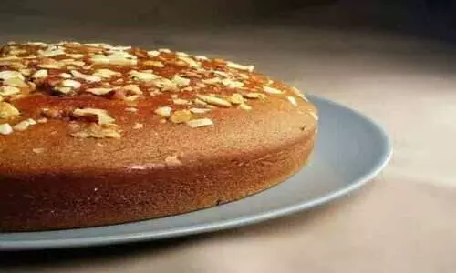 ഈ​ന്ത​പ്പ​ഴം കേ​ക്ക്