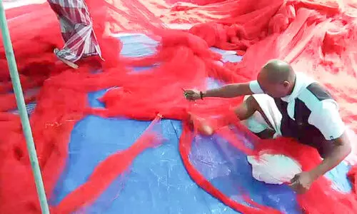 മത്സ്യബന്ധനത്തിന് വീണ്ടും ഭീഷണി; കടലിലെ ക​െണ്ടയ്നറുകളിൽ കുടുങ്ങി വലകൾ കീറുന്നു