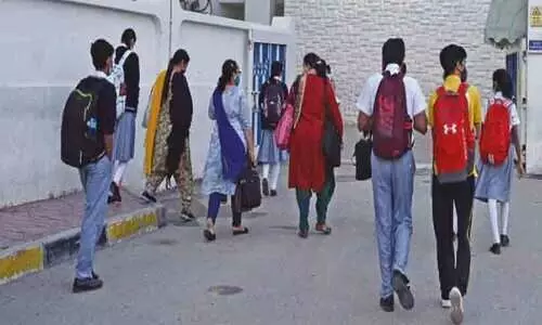 വേനലവധി വെട്ടിക്കുറച്ച നടപടി; ഇന്ത്യൻ എംബസിക്ക് പരാതിയുമായി ഇന്ത്യൻ സ്കൂൾ രക്ഷിതാക്കളും അധ്യാപകരും വേനലവധി വെട്ടിക്കുറച്ച നടപടി; ഇന്ത്യൻ എംബസിക്ക് പരാതിയുമായി ഇന്ത്യൻ സ്കൂൾ രക്ഷിതാക്കളും അധ്യാപകരും