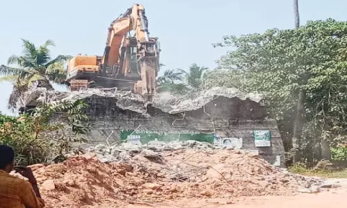 പരിപ്പ്-തൊള്ളായിരം പാലം പൊളിച്ചു