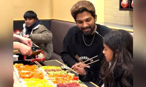 ജപ്പാനിലും പുഷ്പ തരംഗം; അല്ലു അർജുന് ആദരമായി പ്രത്യേക സുഷിയൊരുക്കി ജപ്പാനിലെ റസ്റ്ററന്റ് ജപ്പാനിലും പുഷ്പ തരംഗം; അല്ലു അർജുന് ആദരമായി പ്രത്യേക സുഷിയൊരുക്കി ജപ്പാനിലെ റസ്റ്ററന്റ്