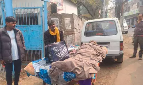 No Ambulance, Elderly Man Carries Wife On Cart; She Dies