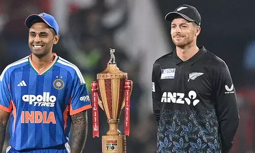 ടോസ് ഇന്ത്യക്ക്, ന്യൂസിലൻഡിനെ ബാറ്റിങ്ങിനു വിട്ടു, രണ്ടു മാറ്റങ്ങൾ; ജയിച്ചാൽ പരമ്പര ടോസ് ഇന്ത്യക്ക്, ന്യൂസിലൻഡിനെ ബാറ്റിങ്ങിനു വിട്ടു, രണ്ടു മാറ്റങ്ങൾ; ജയിച്ചാൽ പരമ്പര