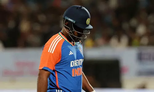 സഞ്ജു ആദ്യ പന്തിൽ ക്ലീൻ ബൗൾഡ്, പിന്നാലെ ഇഷാന്റെ ‘ഡബ്ൾ’ സിക്സ്; ‘വിരമിക്കൽ ആശംസകൾ’ നേർന്ന് ആരാധകർ സഞ്ജു ആദ്യ പന്തിൽ ക്ലീൻ ബൗൾഡ്, പിന്നാലെ ഇഷാന്റെ ‘ഡബ്ൾ’ സിക്സ്; ‘വിരമിക്കൽ ആശംസകൾ’ നേർന്ന് ആരാധകർ