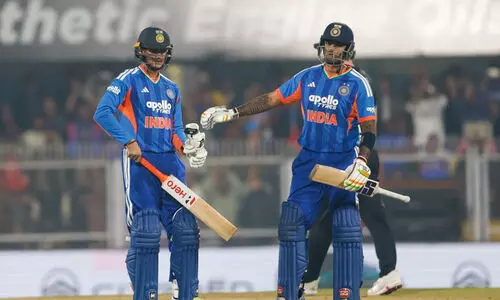 അടിയോടടി! അഭിഷേക് (20 പന്തിൽ 68*), സൂര്യകുമാർ (26 പന്തിൽ 57*); പത്ത് ഓവറിൽ കളി ജയിച്ച് ഇന്ത്യ; പരമ്പര അടിയോടടി! അഭിഷേക് (20 പന്തിൽ 68*), സൂര്യകുമാർ (26 പന്തിൽ 57*); പത്ത് ഓവറിൽ കളി ജയിച്ച് ഇന്ത്യ; പരമ്പര