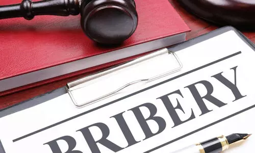 ലോറികൾ വിട്ടുനൽകാൻ കൈക്കൂലി; ജി.എസ്.ടി ഓഫിസർ പിടിയിൽ