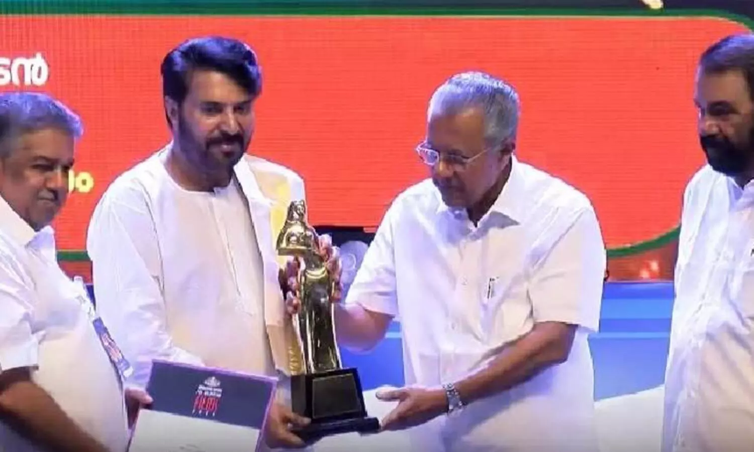 ആസിഫും ടൊവിനോയും എന്നേക്കാൾ താഴെയല്ല; പ്രായത്തിന് മൂത്തതായത് കൊണ്ട് എനിക്ക് അവാർഡ് കിട്ടിയതാണെന്ന് തോന്നുന്നു - മമ്മൂട്ടി