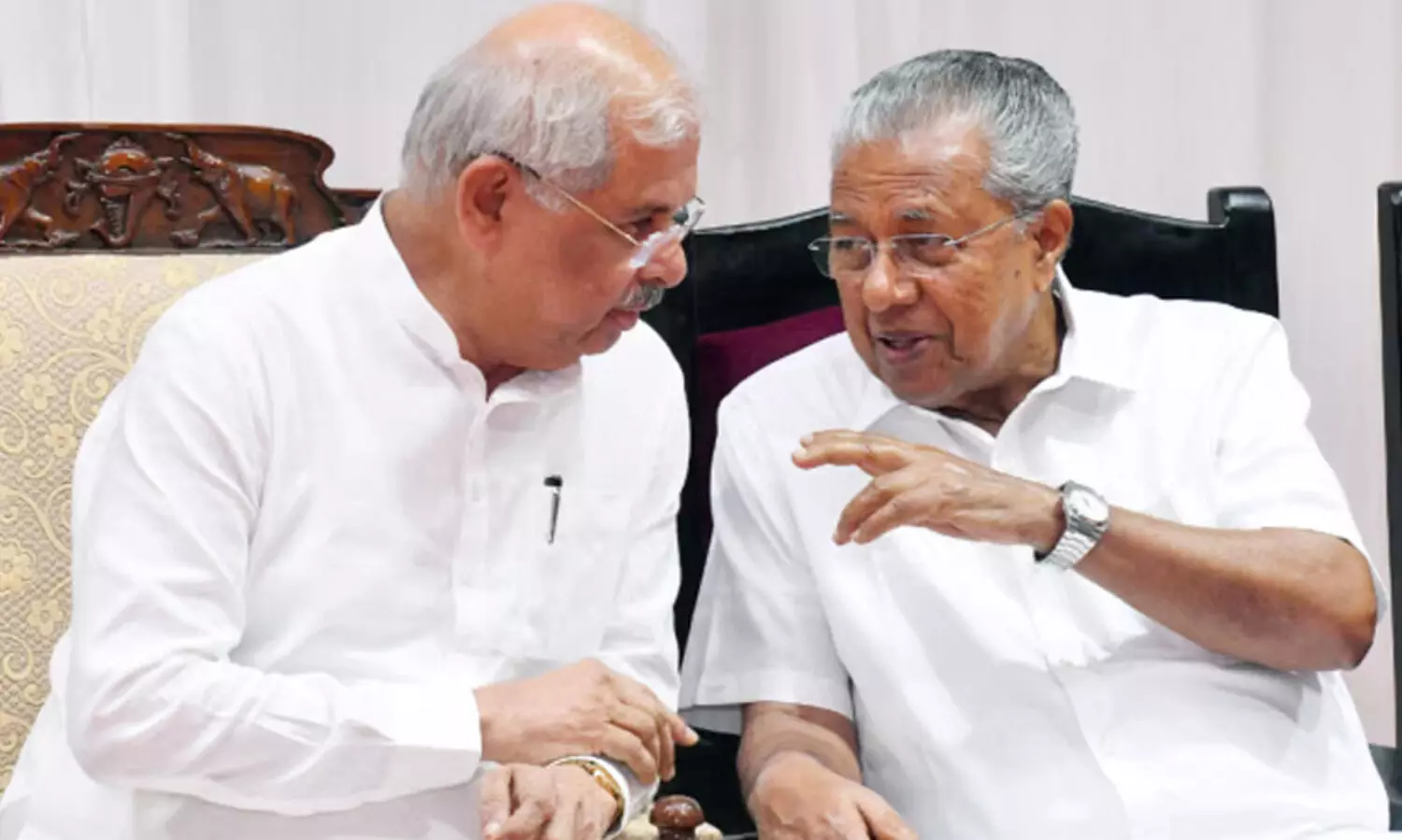 റിപ്പബ്ലിക് ദിനാഘോഷത്തിലും അച്ചടിച്ച പ്രസംഗം ഗവർണർ വായിച്ചില്ല; സർക്കാർ ഗവർണർ പോരിന് ഒരു മുനകൂടി