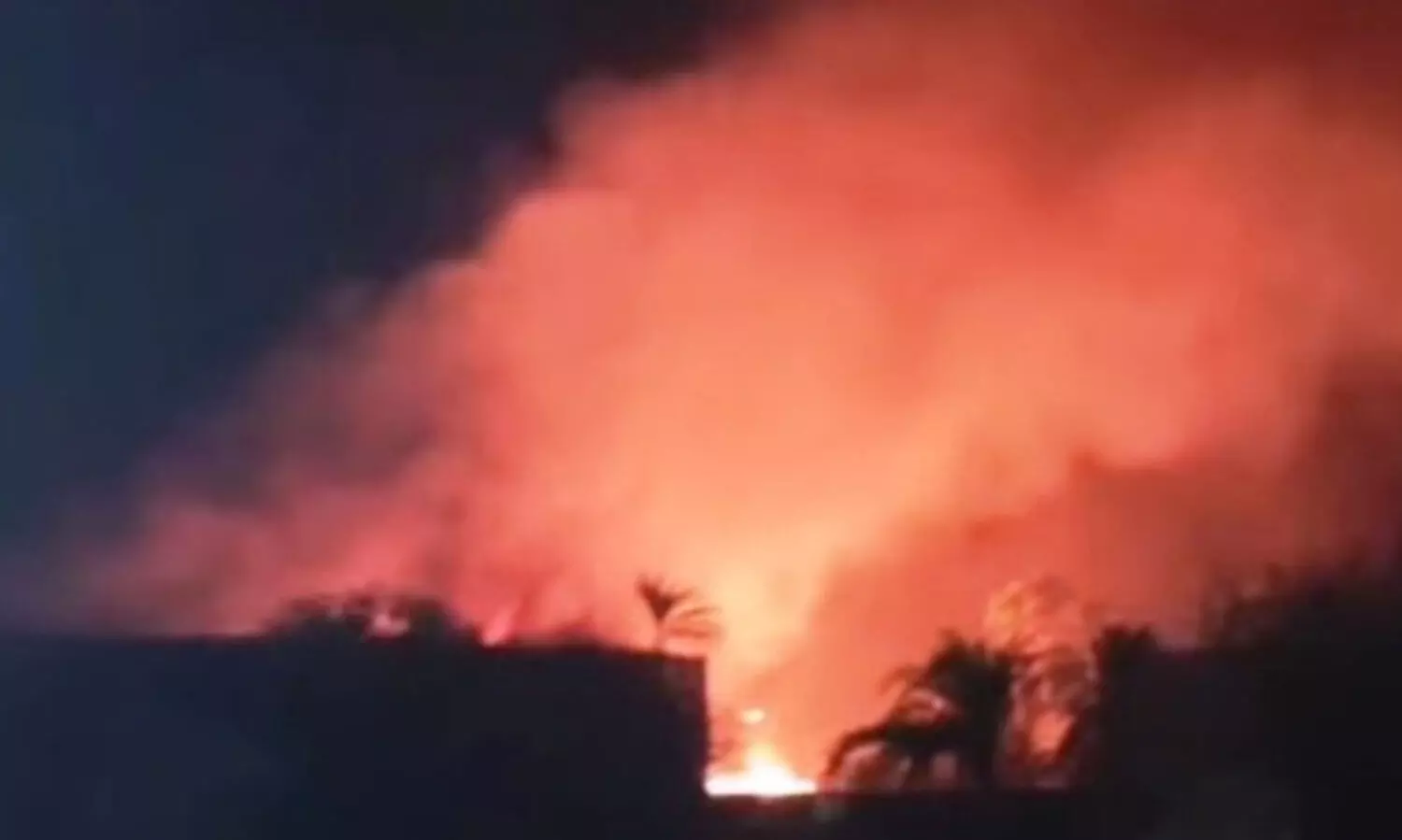 കൊൽക്കത്തയിലെ ഡ്രൈ ഫുഡ് ഗോഡൗണിലെ തീപിടിത്തം; മൂന്ന് പേർ മരിച്ചു, ബാക്കിയുള്ളവർ ഇപ്പോഴും കാണാമറയത്ത്