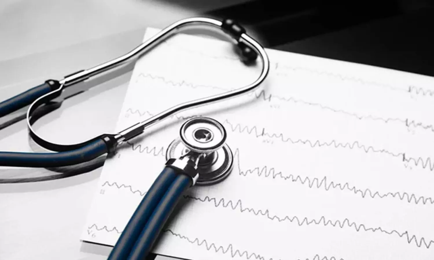 കൊല്ലത്ത് ആശുപത്രി പൂട്ടി ഡോക്ടറും ജീവനക്കാരും കല്യാണത്തിന് പോയി; അന്വേഷണത്തിൽ ആശുപത്രി അധികൃതർക്ക് വീഴ്ച പറ്റിയെന്ന് കണ്ടെത്തൽ