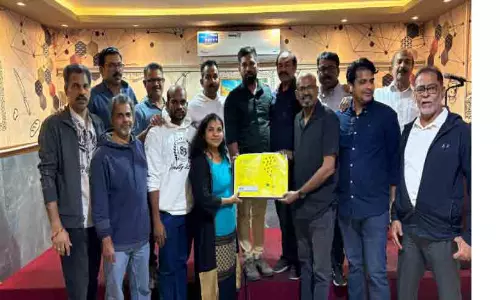 ‘ഓ​ർ​മ​ത്തു​രു​ത്ത്’ ക​വ​ർ പ്ര​കാ​ശ​നം