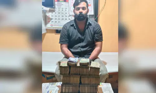 ബസിൽ കടത്തവേ 31.90 ലക്ഷത്തിന്റെ കുഴൽപ്പണം പിടികൂടി