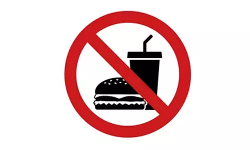 ജ​യി​ലു​ക​ളി​ൽ പു​റ​ത്തു​നി​ന്നു​ള്ള ആ​ഹാ​രം നി​രോ​ധി​ച്ചു