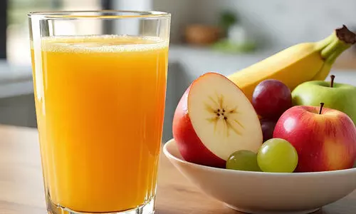 പഴം കഴിക്കുന്നതോ ജ്യൂസ് കുടിക്കുന്നതോ നല്ലത്? പ്രമേഹരോഗികൾ അറിയാൻ... പഴം കഴിക്കുന്നതോ ജ്യൂസ് കുടിക്കുന്നതോ നല്ലത്? പ്രമേഹരോഗികൾ അറിയാൻ...