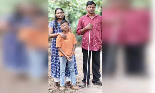 അച്ഛനും അമ്മക്കും കാഴ്ചയായി മൂന്നാം ക്ലാസുകാരൻ