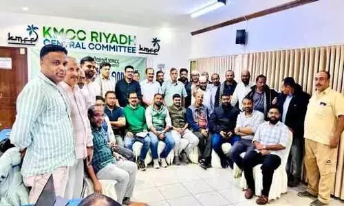 വോ​ട്ട​ർ പ​ട്ടി​ക പു​തു​ക്ക​ൽ; മാ​തൃ​ക​യാ​യി റി​യാ​ദ് കെ.​എം.​സി.​സി ഹെ​ൽ​പ്പ് ഡെ​സ്ക്