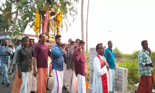 ക​ള്ളി​ക്കാ​ട് സെ​ന്‍റ്​ സെ​ബ​സ്ത്യാ​നോ​സ് പ​ള്ളി തി​രു​നാ​ൾ  ഹിന്ദുക്കൾ നടത്തിപ്പുകാർ;   കാഴ്ചക്കാരായി ക്രിസ്ത്യാനികൾ