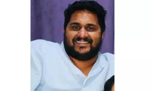 ഷം​നാ​സി​ന് ക​ണ്ണീ​രോ​ടെ വി​ട നൽകി; ബാ​ഡ്മി​ന്റ​ൺ ക​ളി​ക്കി​ടെ മ​ര​ണപ്പെടുക​യാ​യി​രു​ന്നു