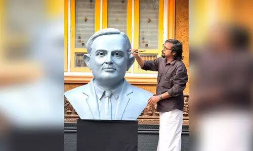 ഐ.എസ്‌.ആർ.ഒയിൽ വിക്രം സാരാഭായി ശിൽപം