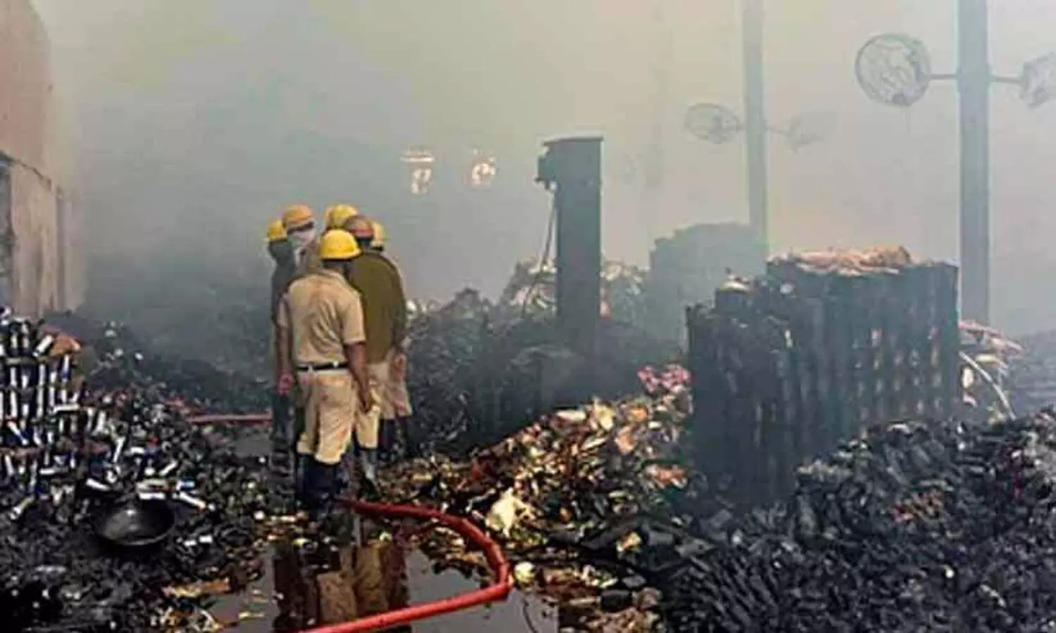 കൊൽക്കത്തയിലെ വെയർഹൗസ് തീപിടിത്തം; മരണ സംഖ്യ എട്ടായി; നിരവധി പേരെ ഇനിയും കണ്ടെത്തിയിട്ടില്ല