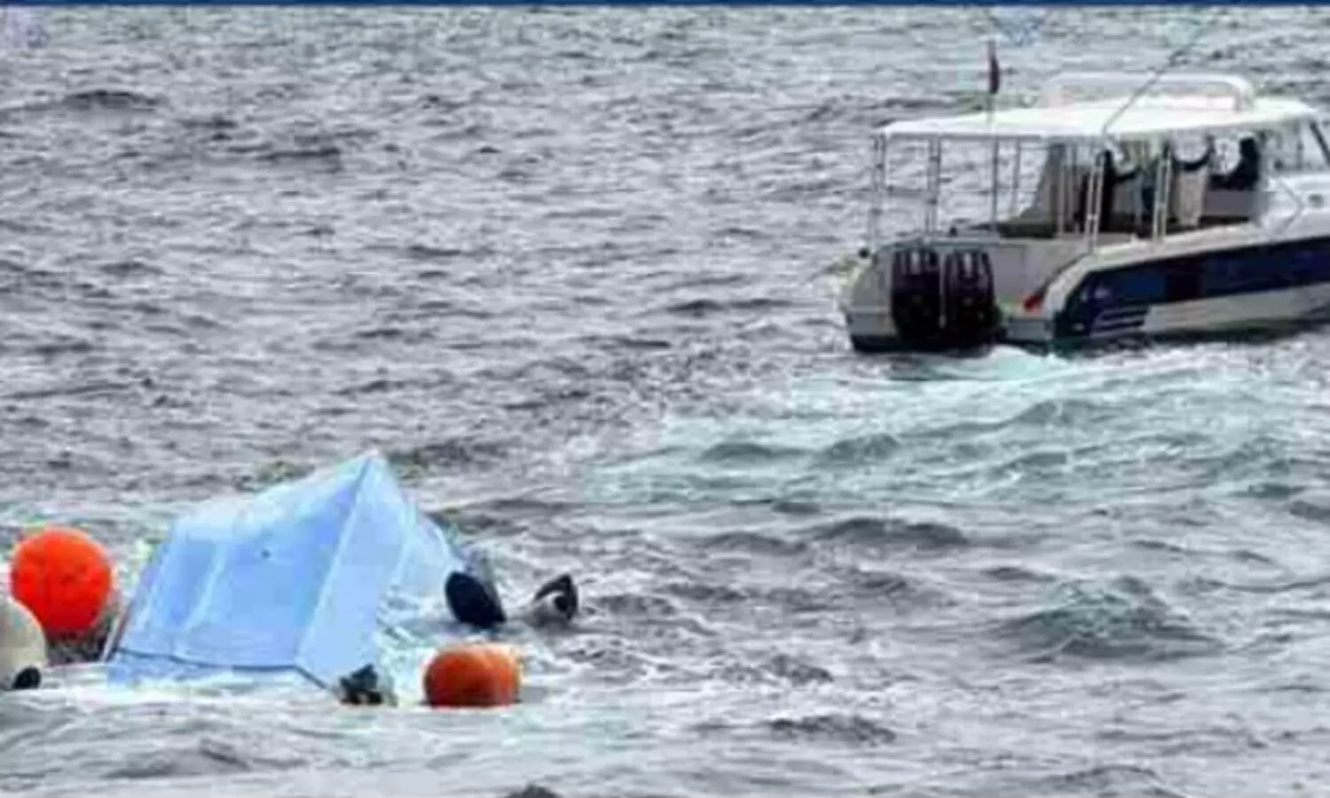 മത്രയിൽ ബോട്ടപകടം; മൂന്ന് ഫ്രഞ്ച് വിനോദ സഞ്ചാരികൾ മരിച്ചു