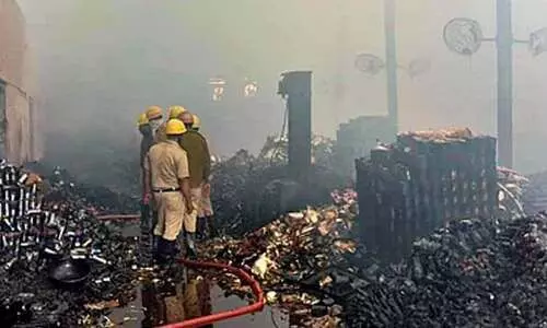 കൊൽക്കത്തയിലെ വെയർഹൗസ് തീപിടിത്തം; മരണ സംഖ്യ എട്ടായി; നിരവധി പേരെ ഇനിയും കണ്ടെത്തിയിട്ടില്ല