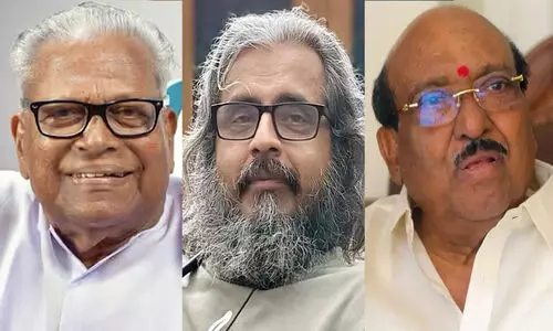 വി.എസും, മരിച്ച വി.എസും എന്ന് രണ്ടുപേരുണ്ടാവാമോ?, വെള്ളാപ്പള്ളിക്കും വി.എസിനും ഒരേ പന്തിയിൽ പത്മപുരസ്കാരം വിളമ്പുന്ന കാഴ്ച പോലെ അശ്ലീലമായി മറ്റൊന്നില്ല -ഡോ.ആസാദ്