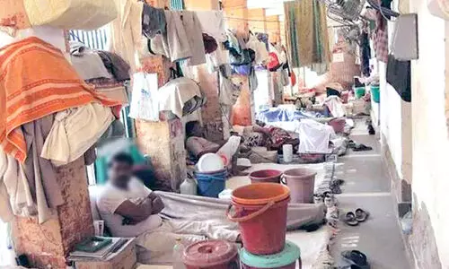 ജ​യി​ല​റ​ക​ളി​ലു​ള്ള​വ​ർ​ക്ക് മ​നു​ഷ്യാ​വ​കാ​ശ​ങ്ങ​ളി​ല്ലേ?