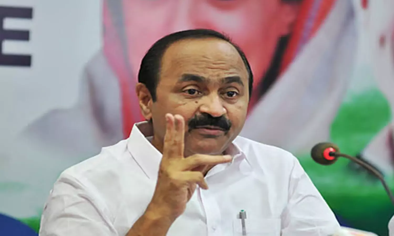 വിലക്കയറ്റത്തിൽ പത്ത് മാസങ്ങളായി ഒന്നാംസ്ഥാനത്താണ് കേരളം, വേറെ ആർക്കും കൊടുക്കില്ലെന്ന വാശി, പരിഹസിച്ച് വി.ഡി സതീശൻ