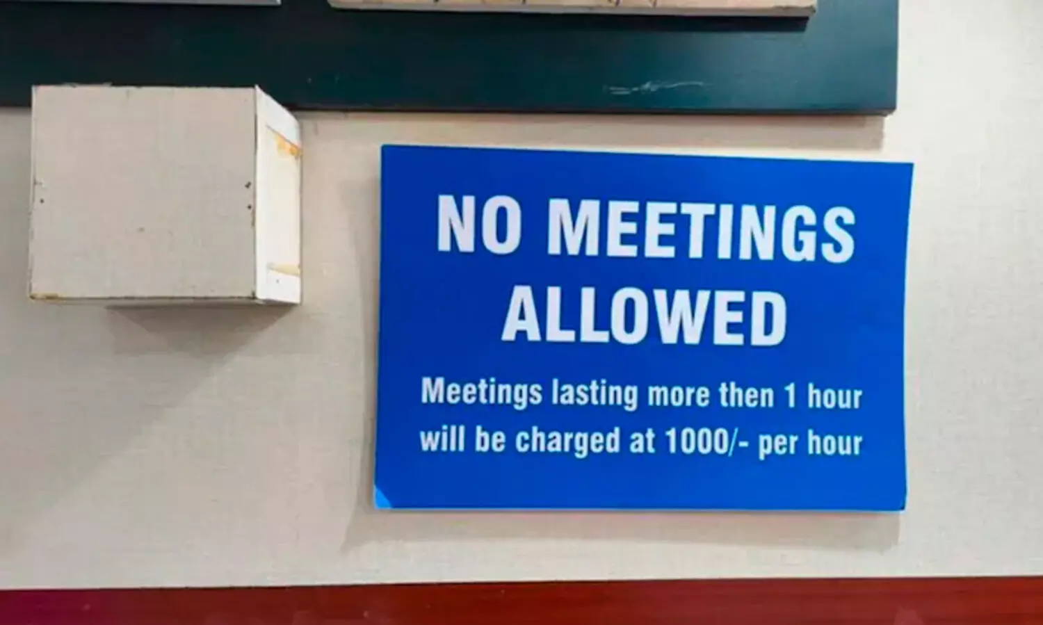 മീറ്റിംഗുകൾക്ക് മണിക്കൂറിന് ആയിരം രൂപ; ബംഗളൂരുവിലെ കഫെയിലെ നോട്ടീസ് വൈറലാകുന്നു