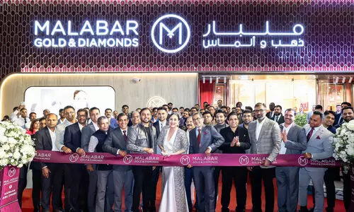 മലബാർ ഗോൾഡ്​ അബൂദബി ഹംദാൻ സ്​ട്രീറ്റിൽ പുതിയ ഷോറൂം തുറന്നു