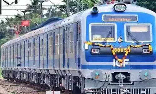 എറണാകുളം-കായംകുളം എക്സ്പ്രസ് മെമുവിന് ഏറ്റുമാനൂരിൽ സ്റ്റോപ്പ് എറണാകുളം-കായംകുളം എക്സ്പ്രസ് മെമുവിന് ഏറ്റുമാനൂരിൽ സ്റ്റോപ്പ്