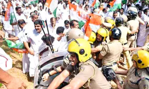 കോൺഗ്രസ് മാർച്ചിൽ സംഘർഷം; ഡി.സി.സി പ്രസിഡന്‍റിന്​ പരിക്ക്​