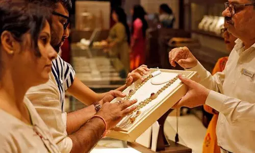 സ്വർണം വാങ്ങുന്നത് നിർത്തി ജ്വല്ലറികൾ; വിൽപനയിൽ 70 ശതമാനത്തിന്റെ ഇടിവ്