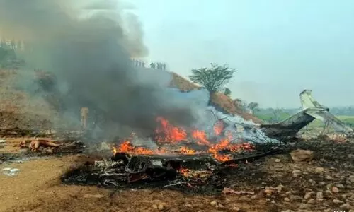 ‘റൺവേക്ക് 100 അടി മുകളിൽവെച്ച് വിമാനം താഴേക്ക് പതിച്ചു, അഗ്നിഗോളമായി’; വേദനാജനകമെന്ന് ദൃക്സാക്ഷി