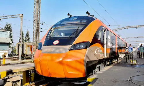 ഇന്ത്യയിലെ ആദ്യ വന്ദേഭാരത് സ്ലീപ്പർ ട്രെയിനിൽ ഉടൻ മാംസഭക്ഷണമെത്തുമെന്ന് റെയിൽവേ