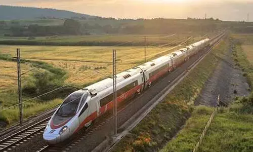 കെ റെയിൽ വിട്ട് അതിവേഗ റെയിലുമായി കേരളം; തിരുവനന്തപുരം മുതൽ കാസർകോട് വരെ 583 കി.മീ. നീളത്തിൽ പാത, മണിക്കൂറിൽ 160-180 കി.മീ. വേഗം