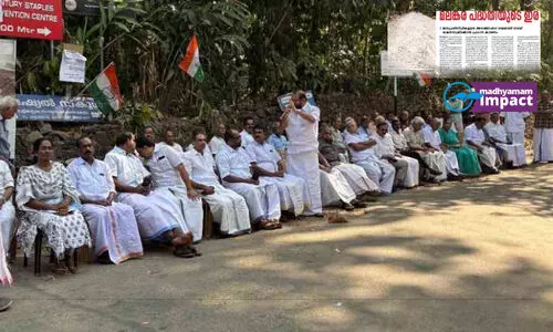 വെട്ടിപ്പറമ്പ്-പൂഞ്ഞാർ റോഡിന്റെ ശോച്യാവസ്ഥയിൽ പ്രതിഷേധം വെട്ടിപ്പറമ്പ്-പൂഞ്ഞാർ റോഡിന്റെ ശോച്യാവസ്ഥയിൽ പ്രതിഷേധം