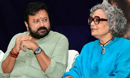 ഫാഷിസത്തെ നോക്കി വെറുതെയിരിക്കാൻ എഴുത്തുകാർക്കാവില്ല -അരുന്ധതി റോയ് ഫാഷിസത്തെ നോക്കി വെറുതെയിരിക്കാൻ എഴുത്തുകാർക്കാവില്ല -അരുന്ധതി റോയ്