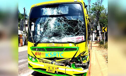 കെ.എസ്.ആർ.ടി.സി ബസുകൾ കൂട്ടിയിടിച്ച് 10 പേർക്ക് പരിക്ക്