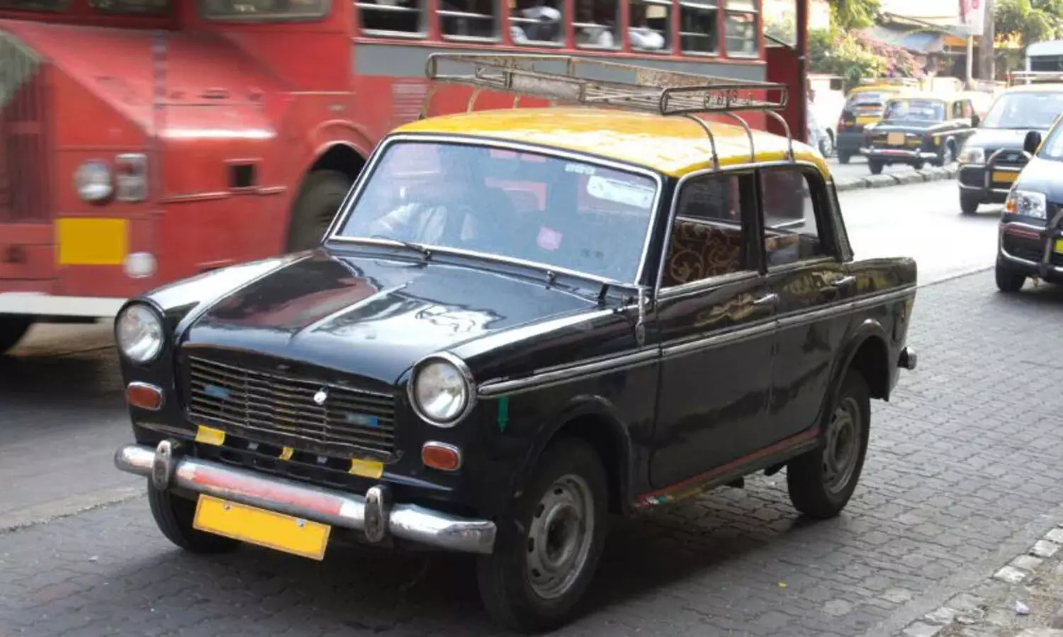 400 മീറ്റർ യാത്രക്ക് ടൂറിസ്റ്റിൽ നിന്ന് വാങ്ങിയത് 18,000 രൂപ; മുബൈയിൽ ടാക്സി ഡ്രൈവർ അറസ്റ്റിൽ; ലൈസൻസ് റദ്ദാക്കാനും നടപടി