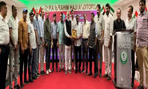 ടി.​കെ.​സി. കാ​ദ​ർ ഹാ​ജി​ക്ക് യാ​ത്ര​യ​യ​പ്പ് ന​ൽ​കി