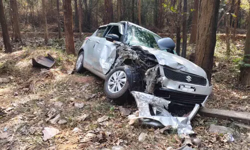 പൂച്ചക്കുത്തിൽ പിക്കപ്പ് വാന്‍ കാറിലും ഓട്ടോയിലുമിടിച്ചു