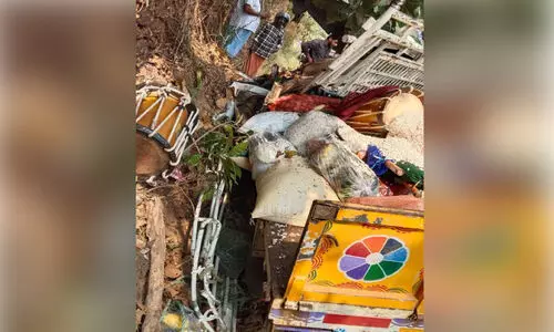 മടിക്കൈയിൽ പിക് അപ് മരക്കുറ്റിയിലിടിച്ചു; മൂന്നുപേർക്ക് പരിക്ക്