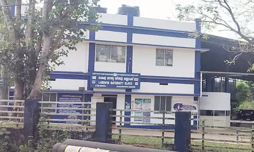 ഇരിട്ടി താലൂക്ക് ആശുപത്രിയിലെ മാതൃ -ശിശു വാർഡ് നോക്കുകുത്തി